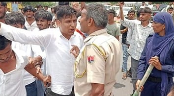 बीकानेर: एनएसयूआई का उग्र प्रदर्शन, छात्र संघ चुनाव की बहाली को लेकर हाईवे जाम, पुलिस से उलझे
