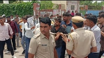 बीकानेर: एनएसयूआई का उग्र प्रदर्शन, छात्र संघ चुनाव की बहाली को लेकर हाईवे जाम, पुलिस से उलझे