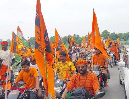 बीसलपुर के गुलेश्वर नाथ मंदिर में सपा नेत्री दिव्या गंगवार ने श्रद्धालुओं के लिए किया पेयजल का बीसलपुर के गुलेश्वर नाथ मंदिर में सपा नेत्री दिव्या गंगवार ने श्रद्धालुओं के लिए किया पेयजल का