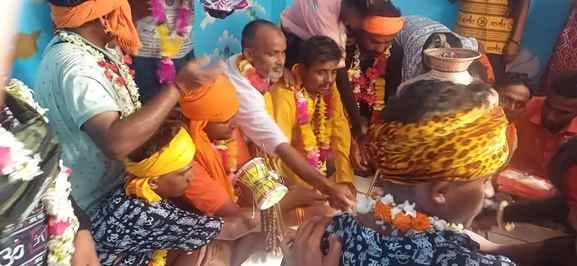 बीसलपुर के गुलेश्वर नाथ मंदिर में सपा नेत्री दिव्या गंगवार ने श्रद्धालुओं के लिए किया पेयजल का बीसलपुर के गुलेश्वर नाथ मंदिर में सपा नेत्री दिव्या गंगवार ने श्रद्धालुओं के लिए किया पेयजल का