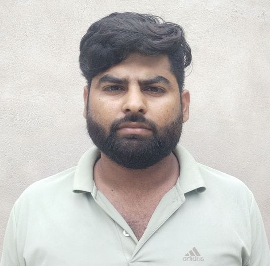 फोटो संख्या:53-गांव चितलांग में शहीद महेश कुमार व वीरांगना राजेश देवी व साथ में बडा बेटा राजीव फोटो संख्या:53-गांव चितलांग में शहीद महेश कुमार व वीरांगना राजेश देवी व साथ में बडा बेटा राजीव
