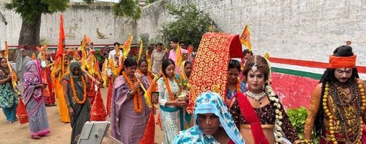 जिला कारागार में कांवड़ यात्रा निकालते बंदी। स्रोत: जेल प्रशासन