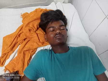 मारपीट में जख्मी सागर। स्रोत : संवाद मारपीट में जख्मी सागर। स्रोत : संवाद
