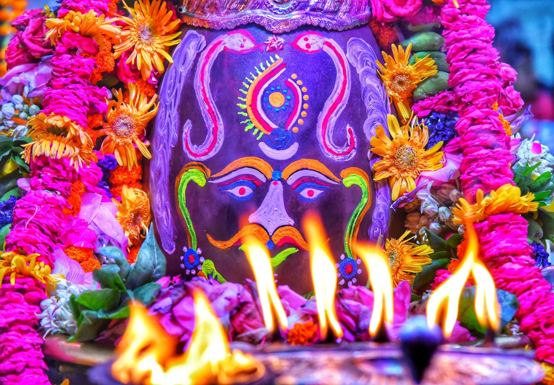 राजेंद्र नगर स्थित महाकाल मन्दिर में सावन के सोमवार की पूर्व संध्या पर महाकाल का किया गया श्रृं राजेंद्र नगर स्थित महाकाल मन्दिर में सावन के सोमवार की पूर्व संध्या पर महाकाल का किया गया श्रृं