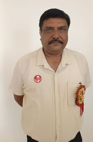 शहर के सेक्टर-नौ में दिन में ही जल रही स्ट्रीट लाइट। संवाद शहर के सेक्टर-नौ में दिन में ही जल रही स्ट्रीट लाइट। संवाद