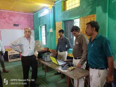 तैयारियों का जायजा लेते अधिकारी तैयारियों का जायजा लेते अधिकारी