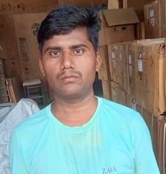 आशीष कुमार, सुरक्षा कर्मी। आशीष कुमार, सुरक्षा कर्मी।
