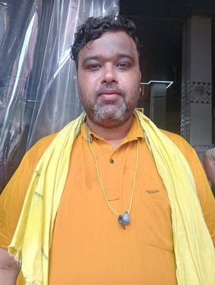 फोटो 42- सोनीपत के बहालगढ़ रोड पर भगवान शिव की मूर्ति के साथ गांव खेड़ी दहिया निवासी राजमिस्त्र फोटो 42- सोनीपत के बहालगढ़ रोड पर भगवान शिव की मूर्ति के साथ गांव खेड़ी दहिया निवासी राजमिस्त्र