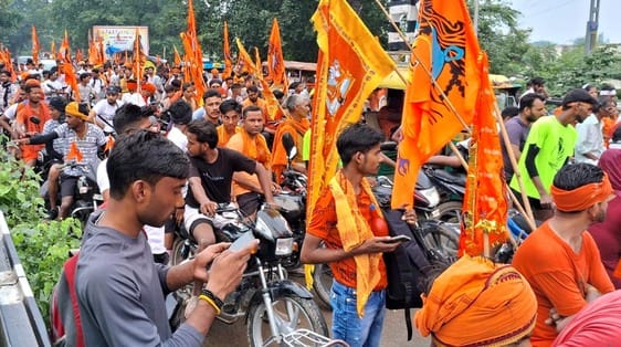 हरप्रसाद मंदिर में लगी श्रद्धालुओं की कतार। संवाद