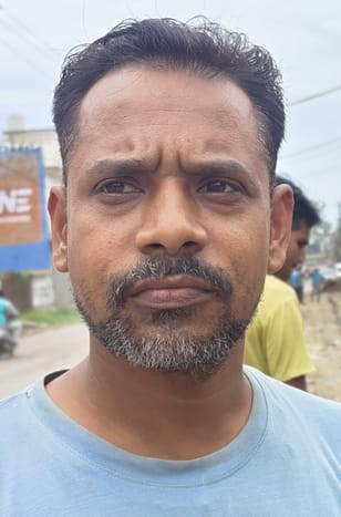 राजापुर सड़क चौड़ीकरण के दौरान तोड़े गए भवन व खोदी गई सड़क। संवाद