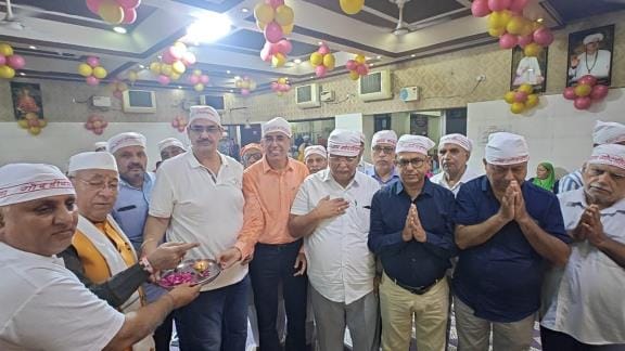 आलमबाग के जयप्रकाश नगर में स्थित बाबा गोदड़ीवाला धाम में पूज्य संत बाबा हरदास राम और संत बाबा ग