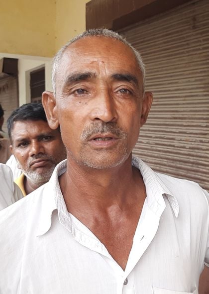 फोटो 12: सोनीपत की नई अनाज मंडी में यूरिया खाद लेने के लिए लाइन में खड़े किसान। संवाद फोटो 12: सोनीपत की नई अनाज मंडी में यूरिया खाद लेने के लिए लाइन में खड़े किसान। संवाद