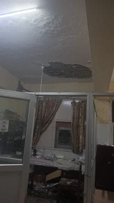 पीजीआई रोहतक के वार्ड 3 के ड्यूटी रूम में नमी के कारण फूला हुआ छत का प्लास्टर। संवाद पीजीआई रोहतक के वार्ड 3 के ड्यूटी रूम में नमी के कारण फूला हुआ छत का प्लास्टर। संवाद