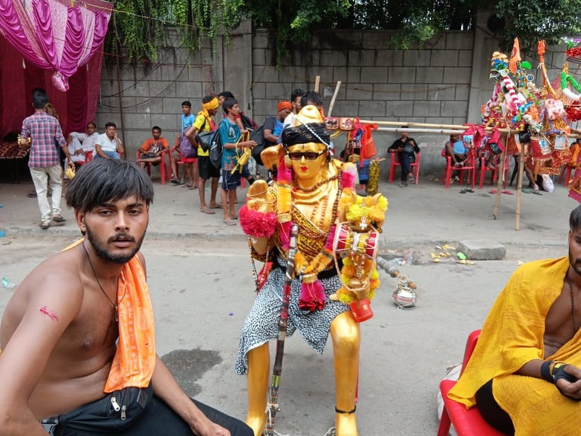 सनौली बॉर्डर से रथ कांवड़ लेकर आते कांवड़िए। संवाद सनौली बॉर्डर से रथ कांवड़ लेकर आते कांवड़िए। संवाद