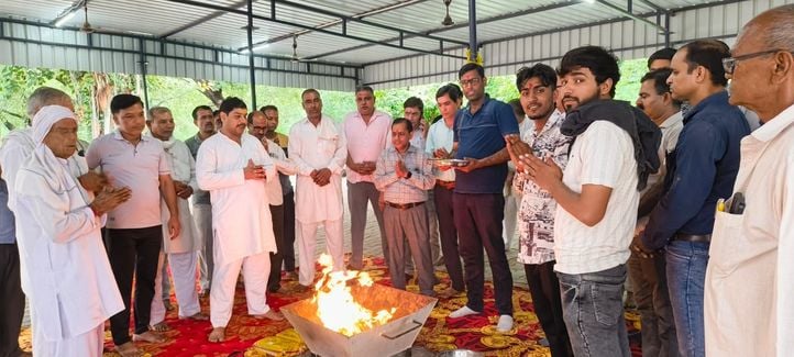 फोटो 32- सोनीपत के ककरोई चौक स्थित प्राचीन शंभु दयाल मंदिर में सेवा शिविर के दौरान कांवड़िया के