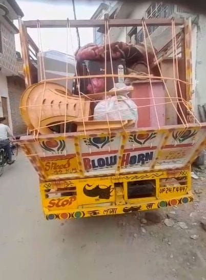 उसहैत में पलायन के बाद खाली पड़ी दुकान।स्रोत:वीडियोग्रैब