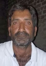 जिला अस्पताल में विलाप करते मृतक नीरज के परिजन। संवाद जिला अस्पताल में विलाप करते मृतक नीरज के परिजन। संवाद