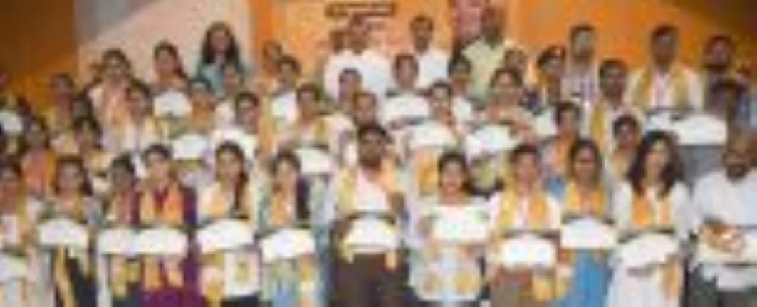 कार्यक्रम में मेधावियों के साथ मंत्री जयवीर सिंह व प्राचार्य देवेंद्र सिंह। एल्युमिनाई प्रिया स कार्यक्रम में मेधावियों के साथ मंत्री जयवीर सिंह व प्राचार्य देवेंद्र सिंह। एल्युमिनाई प्रिया स