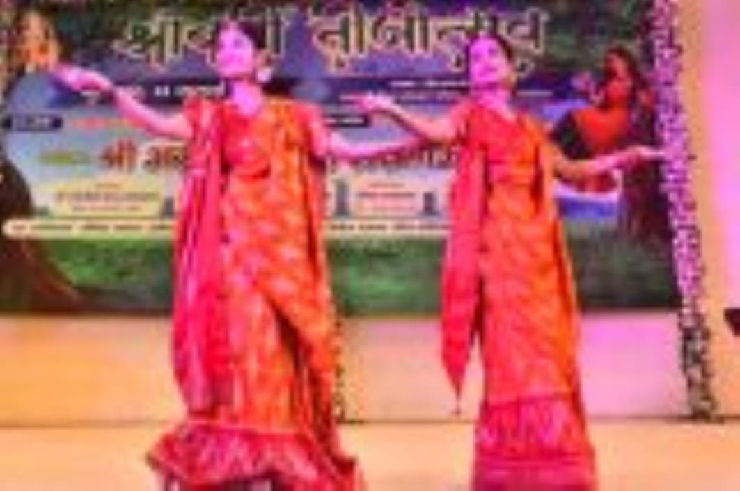श्री अग्रवाल सभा की ओर से मोतीनगर के अग्रवाल शिक्षा संस्थान परिसर में तीज उत्सव का आयोजन किया ग