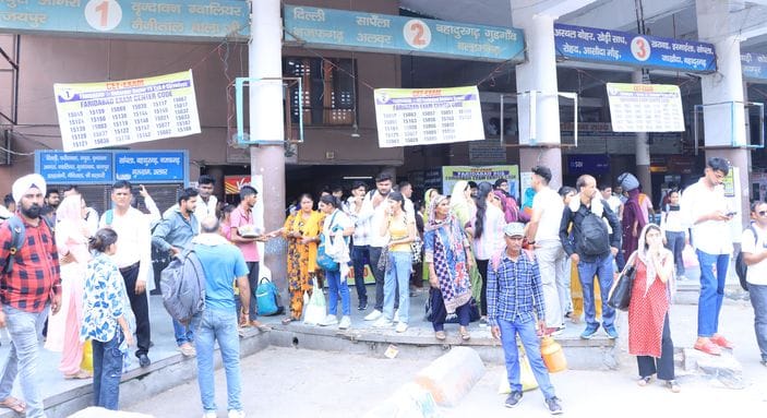 रोहतक बस अड्डा पर अभ्यर्थियों के लिए बनाए हेल्प डेस्क व काउंटर। संवाद रोहतक बस अड्डा पर अभ्यर्थियों के लिए बनाए हेल्प डेस्क व काउंटर। संवाद