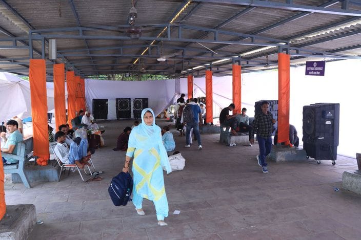 रोहतक बस अड्डा पर अभ्यर्थियों के लिए बनाए हेल्प डेस्क व काउंटर। संवाद रोहतक बस अड्डा पर अभ्यर्थियों के लिए बनाए हेल्प डेस्क व काउंटर। संवाद