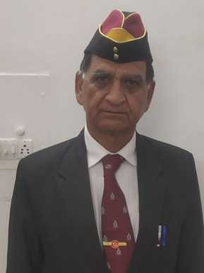 शहीद कैप्टन मृदुल शर्मा स्मारक चौक पर लगी मूर्ति का उखड़ा पेंट। संवाद शहीद कैप्टन मृदुल शर्मा स्मारक चौक पर लगी मूर्ति का उखड़ा पेंट। संवाद