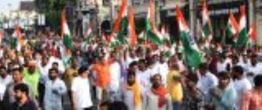 तिरंगा यात्रा निकालतीं महापौर। तिरंगा यात्रा निकालतीं महापौर।