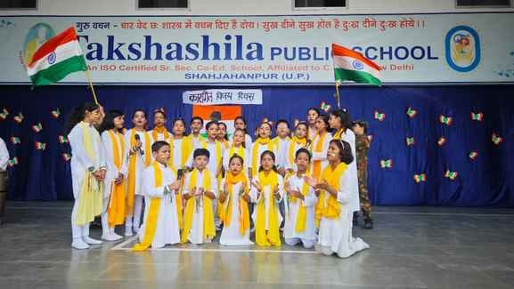 अमर बलिदानी रमेश चंद्र के गांव काबिलपुर में श्रद्धांजलि देने पहुंचे पूर्व सैनिक। स्रोत: विभाग
