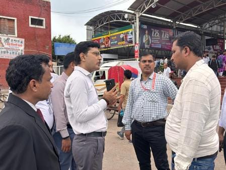 चारबाग स्टेशन पर अतिरिक्त व्यवस्थाओं का लिया जायजा चारबाग स्टेशन पर अतिरिक्त व्यवस्थाओं का लिया जायजा