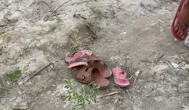 -फोटो 52 : नहर में शवों की तलाश के लिए लाई गई बोट। संवाद