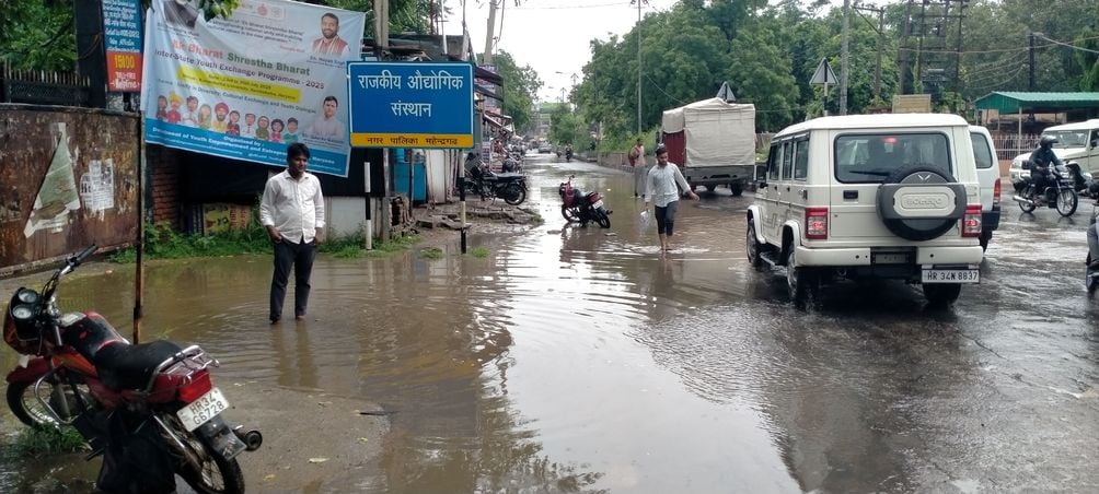 फोटो संख्या:55- ऑटो मार्केट में भरा बारिश का पानी--संवाद फोटो संख्या:55- ऑटो मार्केट में भरा बारिश का पानी--संवाद