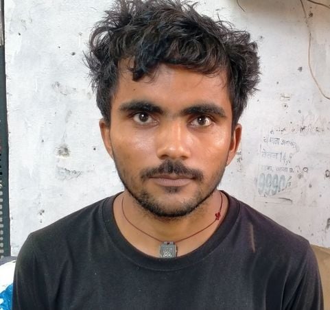 फोटो संख्या:66- महेंद्रगढ़ बस स्टैंड पर बसों में सवार होती यात्री--संवाद फोटो संख्या:66- महेंद्रगढ़ बस स्टैंड पर बसों में सवार होती यात्री--संवाद