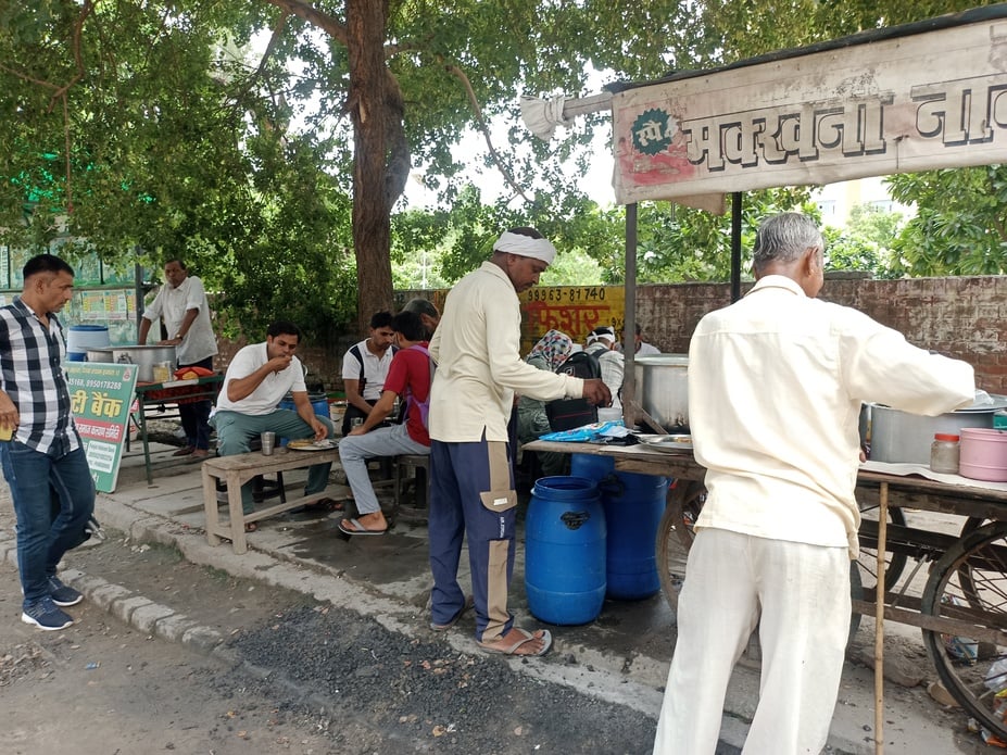 सीईटी की सुबह के सत्र की परीक्षा के बाद जीटी रोड पर लगा जाम। संवाद सीईटी की सुबह के सत्र की परीक्षा के बाद जीटी रोड पर लगा जाम। संवाद