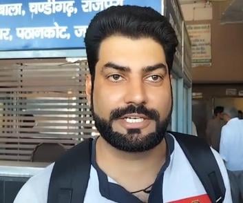 बस अड्डा पर रोडवेज की बस न होने से परेशान यात्री। संवाद