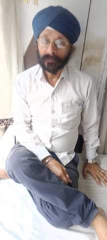 बीसलपुर के ईदगाह चौराहे पर बसों की प्रतिक्षा में खड़े यात्री। संवाद बीसलपुर के ईदगाह चौराहे पर बसों की प्रतिक्षा में खड़े यात्री। संवाद
