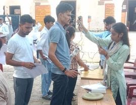 गुल नसीम। संवाद