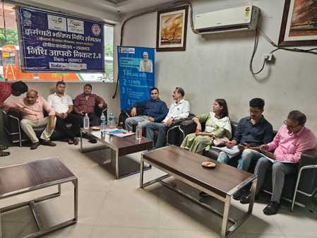 कैसरबाग बस स्टेशन पर लगा ईपीएफ शिविर, समाधान मिले कैसरबाग बस स्टेशन पर लगा ईपीएफ शिविर, समाधान मिले