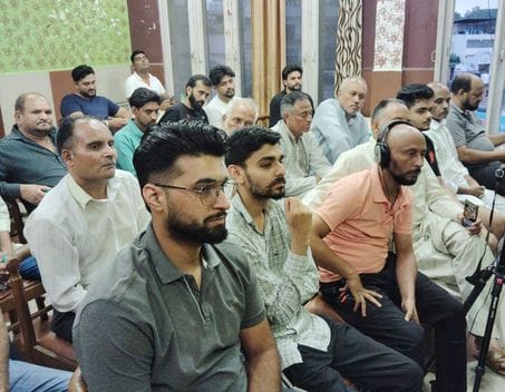 नाहन में आयोजित बैठक में लोगों को संबोधित करते इंतेजामिया कमेटी मस्जिद मोहल्ला हरिपुर कमेटी क नाहन में आयोजित बैठक में लोगों को संबोधित करते इंतेजामिया कमेटी मस्जिद मोहल्ला हरिपुर कमेटी क