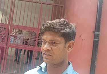 परीक्षा देने रोहतक आई रेवाड़ी निवासी प्रिया। दस दिन पहले ही बेटे को जन्म दिया। संवाद परीक्षा देने रोहतक आई रेवाड़ी निवासी प्रिया। दस दिन पहले ही बेटे को जन्म दिया। संवाद