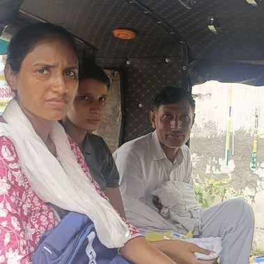 परीक्षा देने रोहतक आई रेवाड़ी निवासी प्रिया। दस दिन पहले ही बेटे को जन्म दिया। संवाद परीक्षा देने रोहतक आई रेवाड़ी निवासी प्रिया। दस दिन पहले ही बेटे को जन्म दिया। संवाद