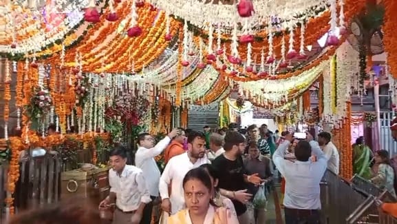 प्रातः आरती से ही ओंकारेश्वर में दिखा आस्था का सैलाब, प्रातः आरती से ही ओंकारेश्वर में दिखा आस्था का सैलाब,