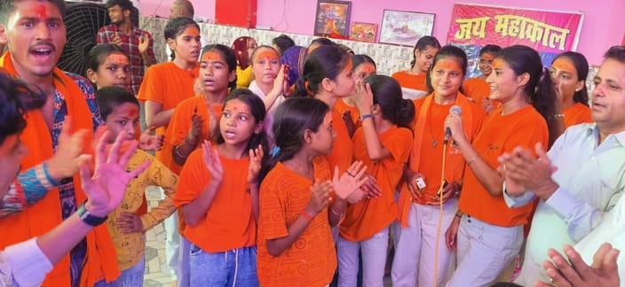 राजेंद्र नगर के महाकाल मंदिर में पूजन और जलाभिषेक करतीं महिला कांवड़ियां। स्रोत मंदिर प्रशासन राजेंद्र नगर के महाकाल मंदिर में पूजन और जलाभिषेक करतीं महिला कांवड़ियां। स्रोत मंदिर प्रशासन