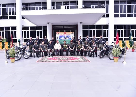 सेना की बाइक रैली पहुंची स्मृतिका युद्ध स्मारक, मध्य कमान सेनाध्यक्ष ने किया स्वागत