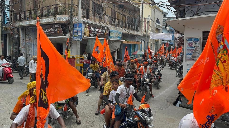 श्री कैलाश पति शिव मंदिर भोपतपुर में एकत्र कांवड़िया संवाद श्री कैलाश पति शिव मंदिर भोपतपुर में एकत्र कांवड़िया संवाद