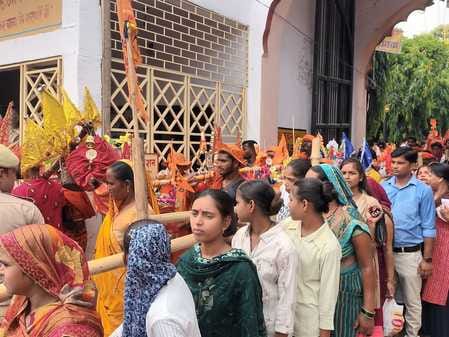 श्री कैलाश पति शिव मंदिर भोपतपुर में एकत्र कांवड़िया संवाद श्री कैलाश पति शिव मंदिर भोपतपुर में एकत्र कांवड़िया संवाद