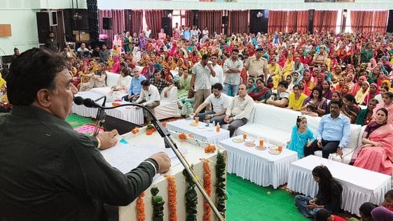 28जेएनडी28-सीआरएसयू में आयोजित जिला स्तरीय तीज महोत्सव में महिलाओं को सम्मानित करते हुए डिप्टी 28जेएनडी28-सीआरएसयू में आयोजित जिला स्तरीय तीज महोत्सव में महिलाओं को सम्मानित करते हुए डिप्टी