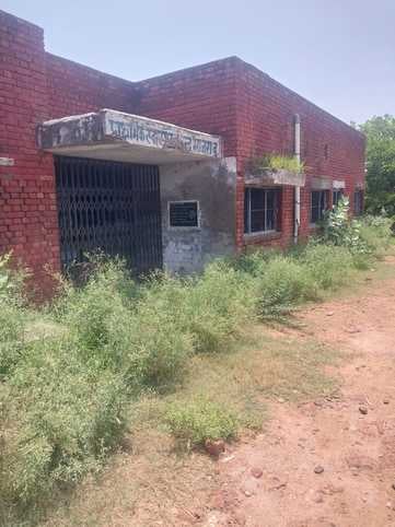 28jjrp08- दूबलधन माजरा पीएचसी की कंडम बिल्डिंग। स्रोत-ग्रामीण