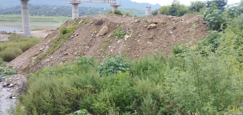 बिलासपुर के लुहणू मैदान में बीबीएमबी की ओर से लगाया गया बोर्ड। संवाद बिलासपुर के लुहणू मैदान में बीबीएमबी की ओर से लगाया गया बोर्ड। संवाद