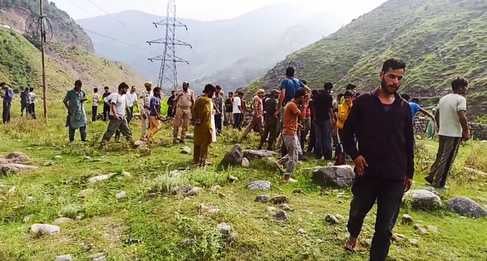 बनिहाल के रतनबास इलाके में बिसलेरी नाले के तटबंध पर रुके हुए पानी के कुंड में डूबकर नाबालिग लड़ बनिहाल के रतनबास इलाके में बिसलेरी नाले के तटबंध पर रुके हुए पानी के कुंड में डूबकर नाबालिग लड़
