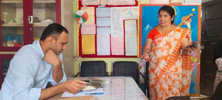 कस्बा जलालाबाद स्थित पीएमश्री विद्यालय में वीडियो वायरल के मामले में जांच को पहुंचे हामिद हुस कस्बा जलालाबाद स्थित पीएमश्री विद्यालय में वीडियो वायरल के मामले में जांच को पहुंचे हामिद हुस